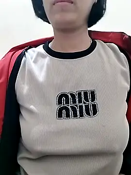 Pokazy przed kamerką – love_sexy090