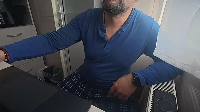 TARKAN1 Live XXX-chat