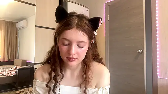 MillyHowden Show in webcam