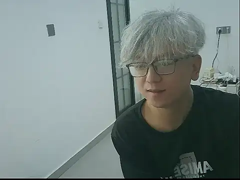 leoUSIR 在線直播表演