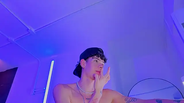 nova_salvatore: вебкам-шоу