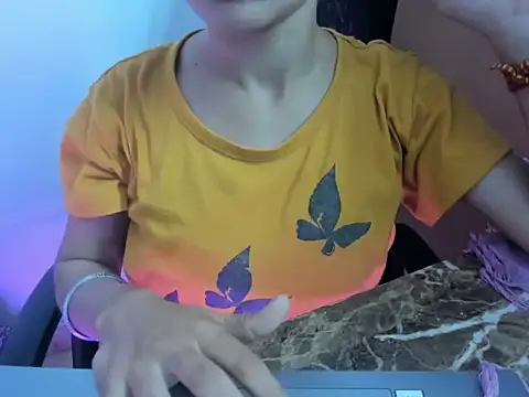 Hotsurbhi 现场XXX聊天