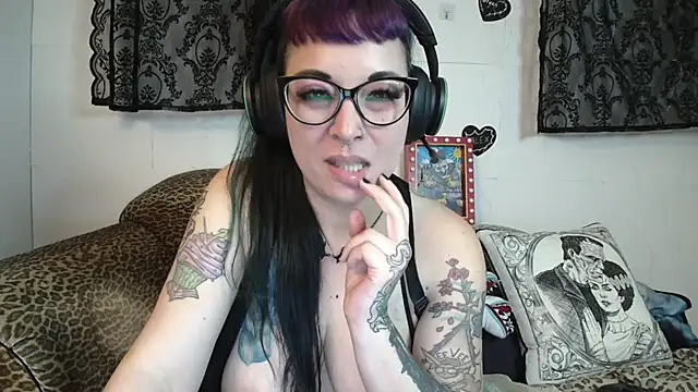 Missy-Dee's Webcam Show