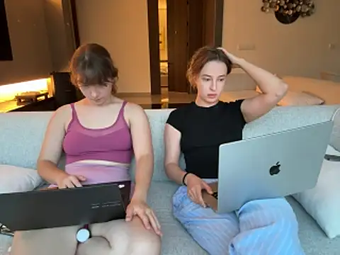 Nura_n_Sarahのウェブカメラショー