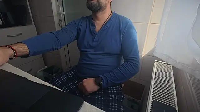 TARKAN1のライブXXXチャット