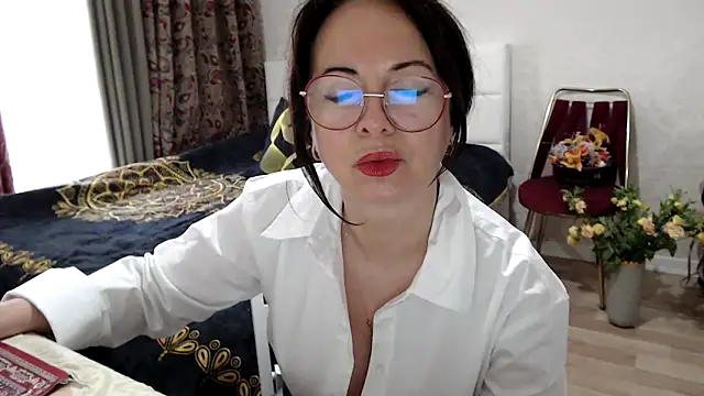 Arisa5000: онлайн-секс-чат