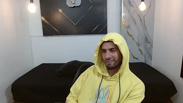 KingOfTemptation: διαδικτυακό σόου στην κάμερα