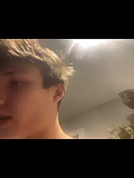 Pokazy przed kamerką – yourwhiteboy1