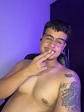 BjornSteel: διαδικτυακό σόου στην κάμερα