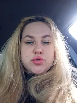 LianaJu: онлайн-секс-чат