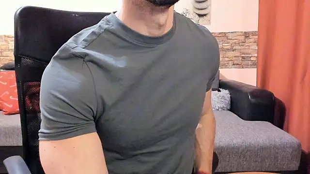 Онлайн чат XXX HotHunkTrainer