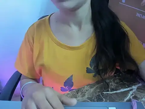 Chat +18 de Hotsurbhi ao vivo