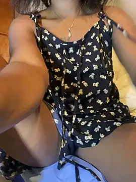 Dellah27 Chat XXX in diretta