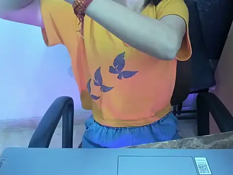 Hotsurbhi Chat XXX live