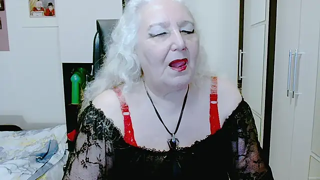 Show modela GrannyAlisa na web-kameri