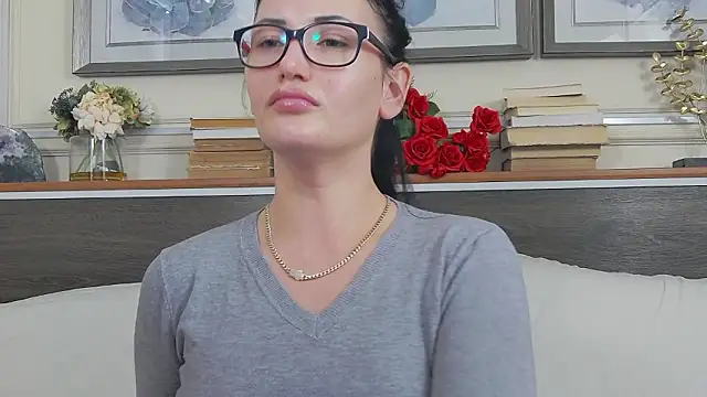 XXX chat uživo modela HellenDesire