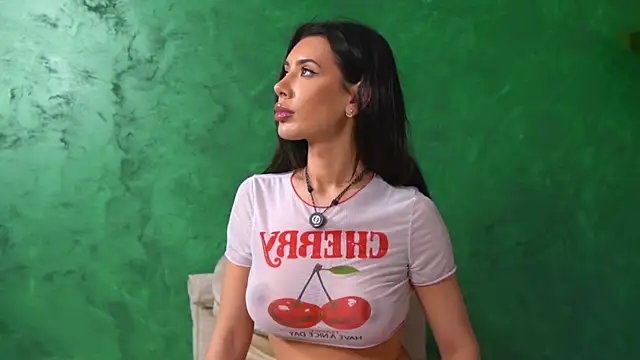 Chat +18 de FoxieJullia ao vivo