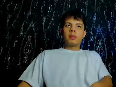 Alessandro_1610: онлайн-секс-чат