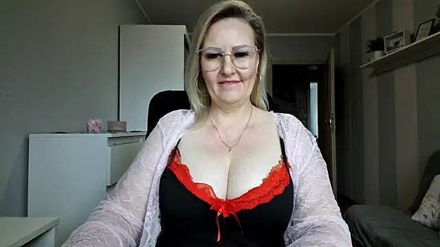 DianaLive: вебкам-шоу