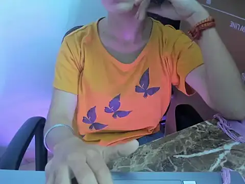 Hotsurbhi's Live XXX Chat