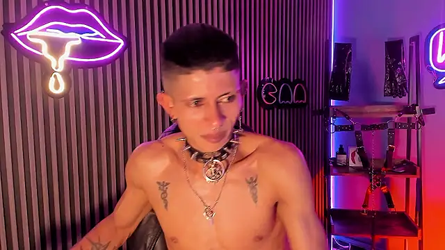 Maximoking26 Show in webcam