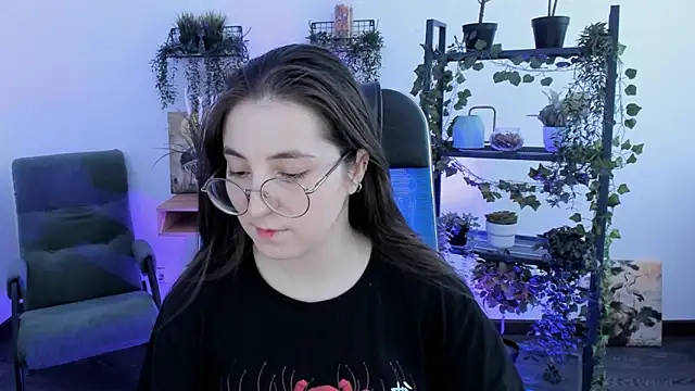 VirtuallVoyant élő XXX-chatje