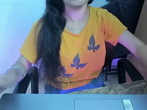 Hotsurbhi 即時 XXX 聊天