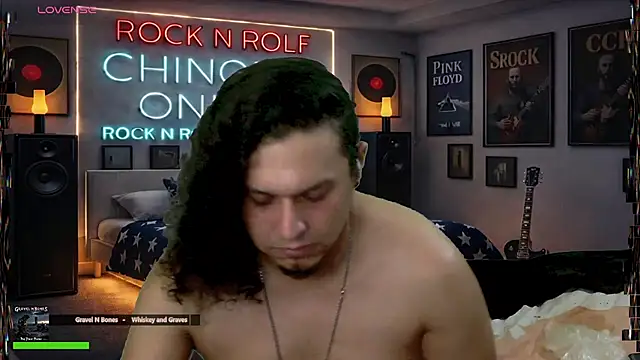 Pokazy przed kamerką – chino_roz