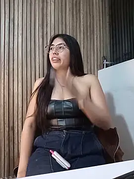 Valk_submissive's Live XXX Chat