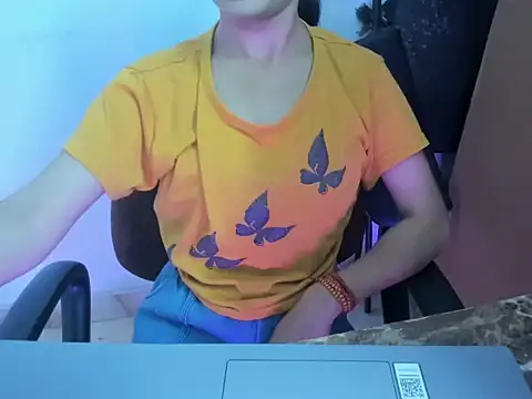 Hotsurbhi's Live XXX Chat