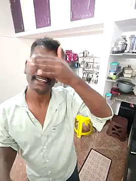 Paramkeerthi: απευθείας συνομιλία ΧΧΧ