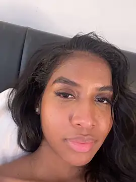 IamCrystal2 élő XXX-chatje