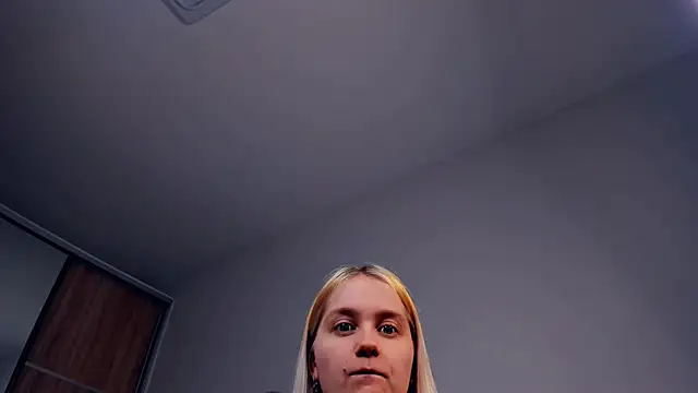 AveIinaStromain 现场XXX聊天