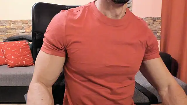 HotHunkTrainer: онлайн-секс-чат