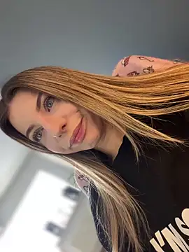 XXX chat uživo modela Mia_Ethan