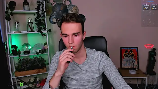 astren_villo Adlı Modelin Canlı XXX Sohbeti