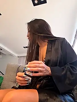 Lunaa90 即時 XXX 聊天