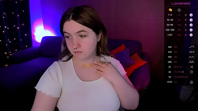 lovelyy_julia Adlı Modelin Canlı XXX Sohbeti