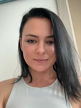 alwayshornyvivi Adlı Modelin Canlı XXX Sohbeti