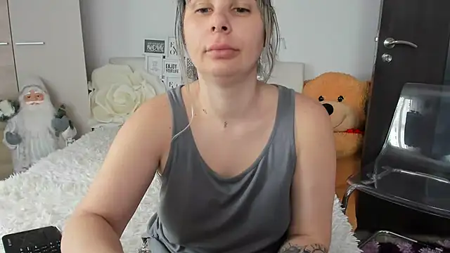 sweetemy4u Adlı Modelin Canlı XXX Sohbeti