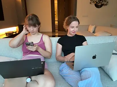 Nura_n_Sarah Live XXX Chat