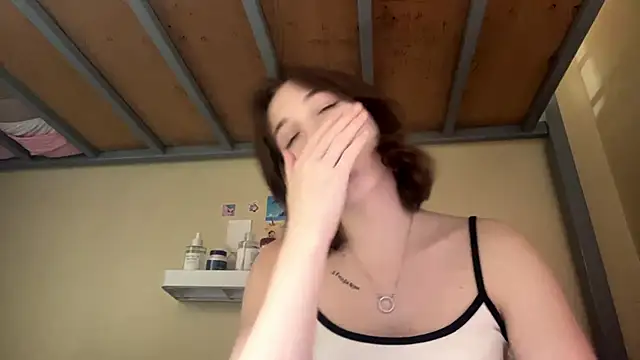 Chat +18 de AquilineOrites ao vivo