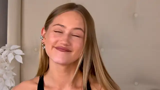 ur_wet_dreams' Live XXX Chat