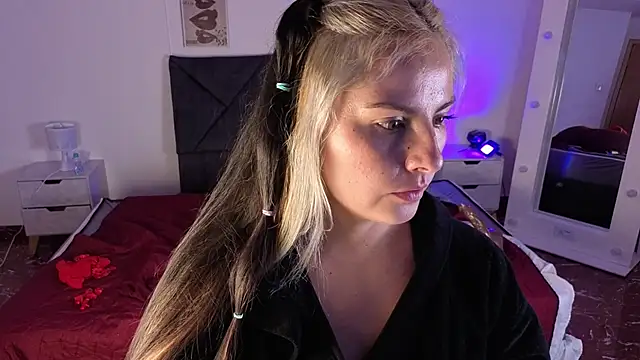 Emilia_Stone1777's Live XXX Chat