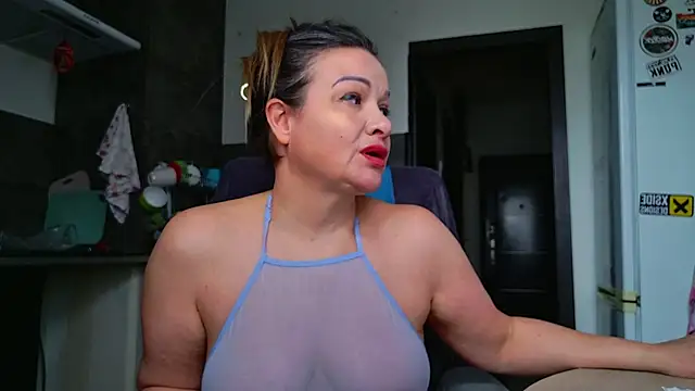 Chatroom XXX en direct de MishaMILF