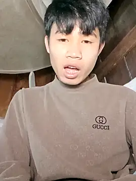 Nhyy_xx: διαδικτυακό σόου στην κάμερα