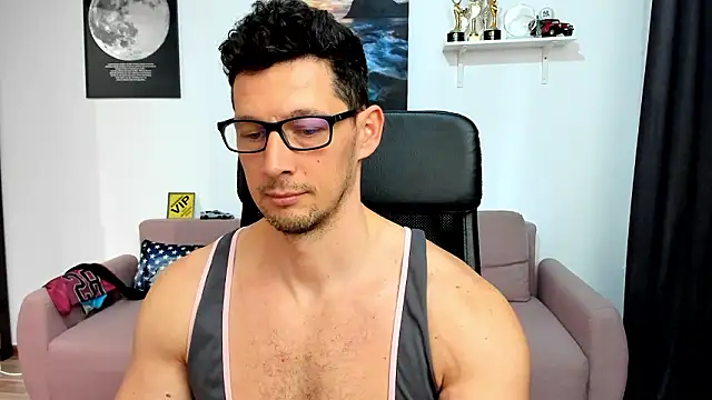 BrutusK08 即時 XXX 聊天