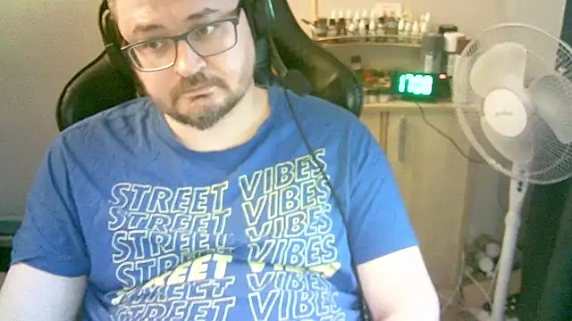 SirAbuser élő XXX-chatje