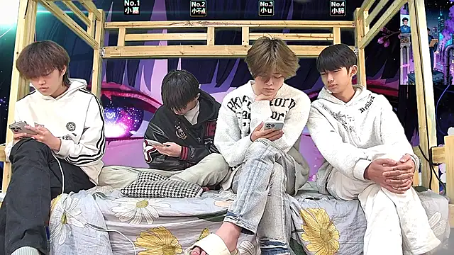 xiaohuangren01 Show in webcam