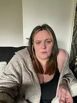 Busty-GilfQuinn 现场XXX聊天